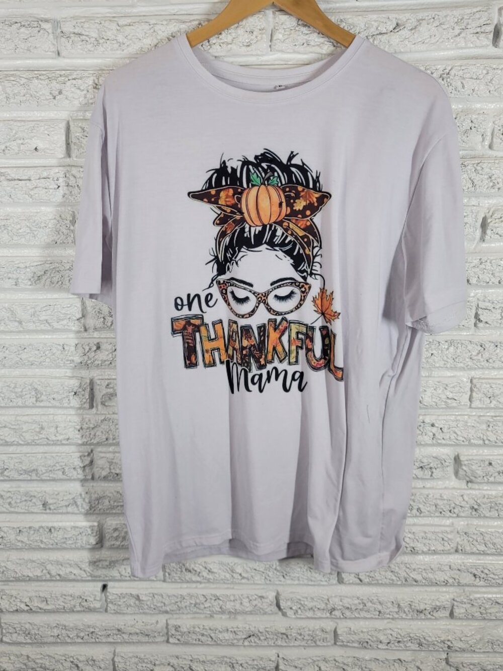 One Thankful Mama T-Shirt Fall Pumpkin Messy Bun Thanksgiving White NOV116E